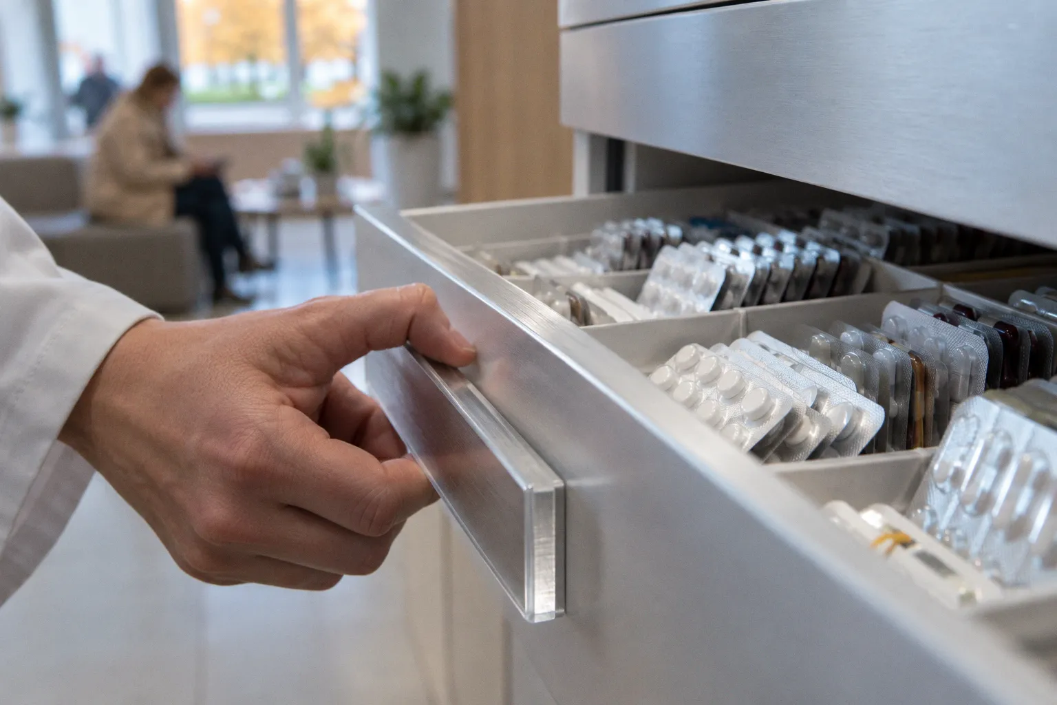 Минздрав утвердил правила привлечения медработников к платным услугам